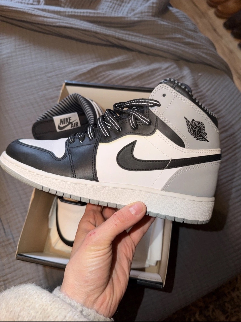Air Jordan 1 Retro baron Is
Lightly Worn